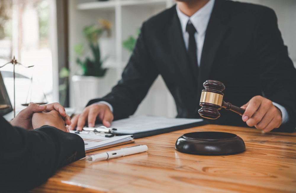 Attaquer son employeur aux Prud'hommes : Comment s'y prendre et quels sont vos droits ?